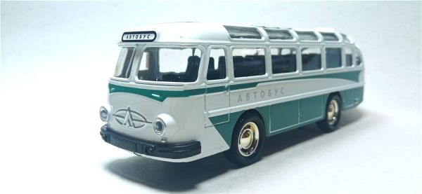 Модель 1:65 автобус ЛАЗ-695 «Львів» бело-зеленый