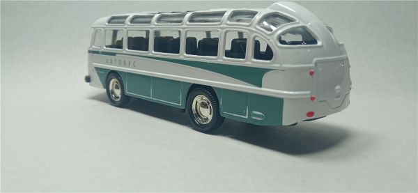 Модель 1:65 автобус ЛАЗ-695 «Львів» бело-зеленый