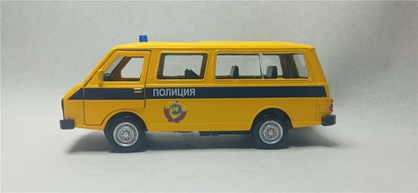 Модель 1:43 РАФ-22038 "Латвия" желтый с гербом СССР